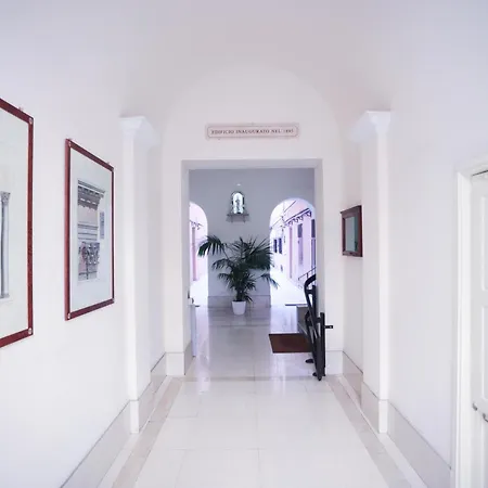 Vatican Museum Apartment *
